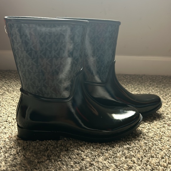 Michael Kors Rainboots - Picture 3 of 5